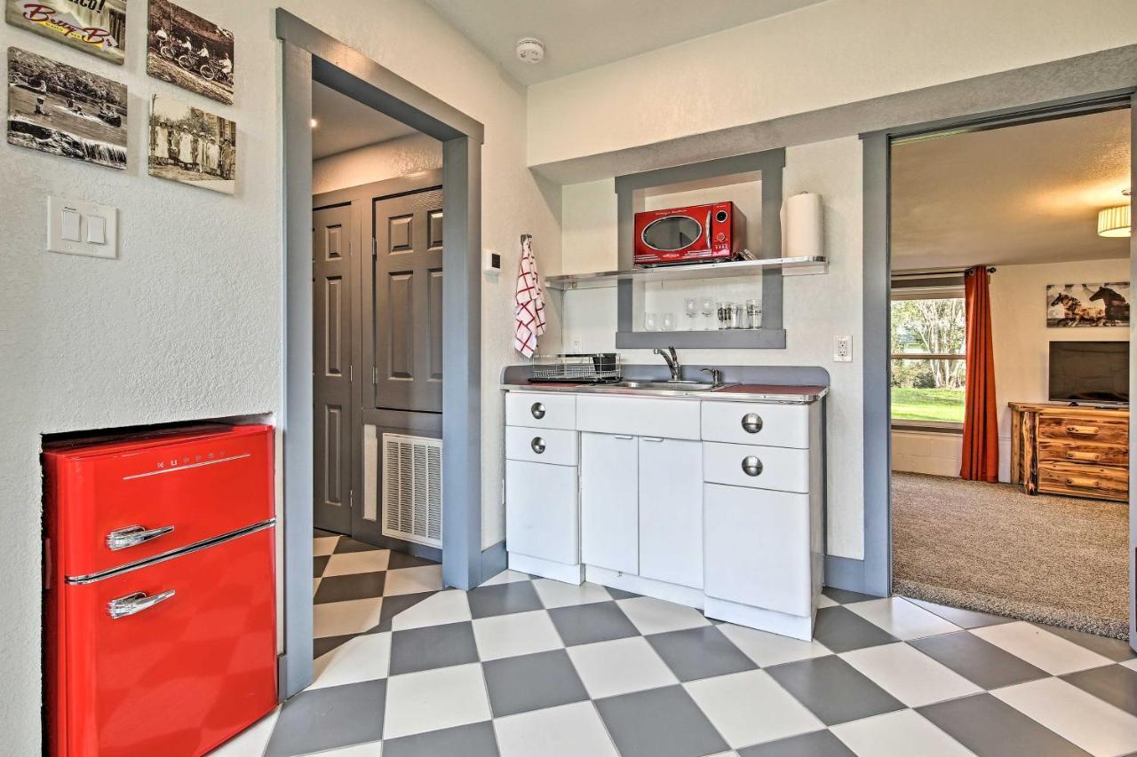 Retro Updated Blanco Abode - Steps To Main Street! Exterior photo