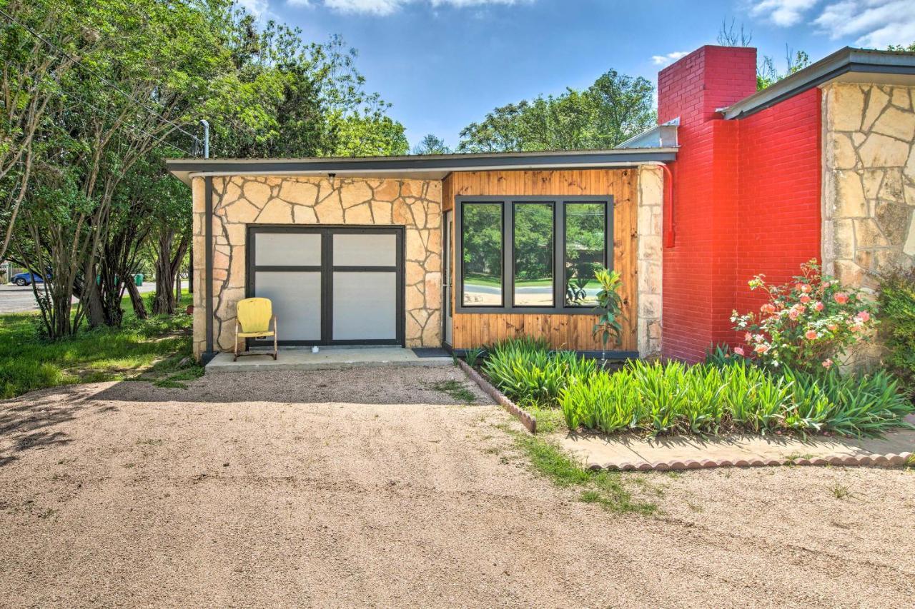 Retro Updated Blanco Abode - Steps To Main Street! Exterior photo