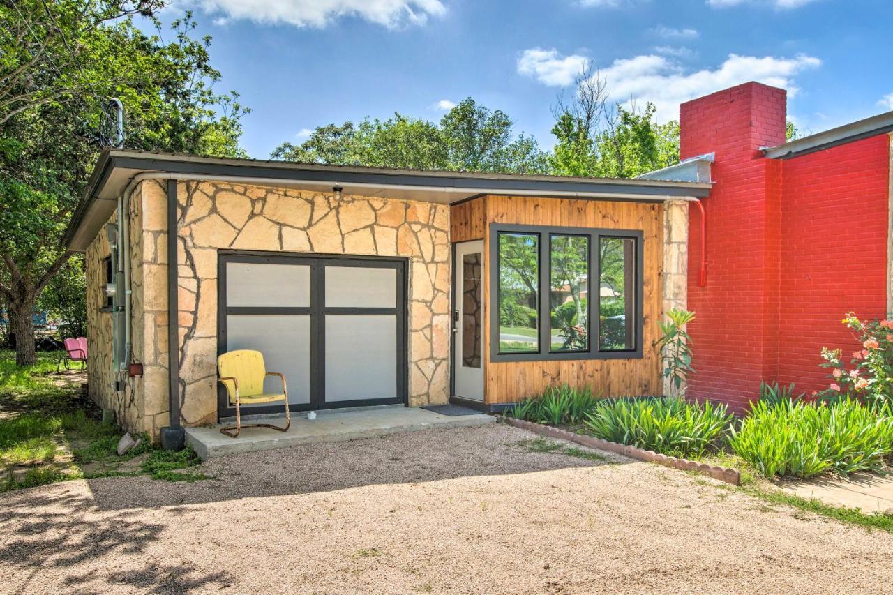 Retro Updated Blanco Abode - Steps To Main Street! Exterior photo